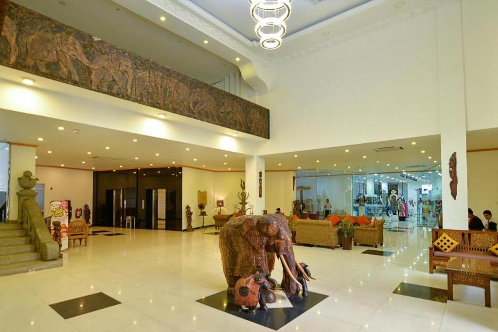 Royal Kandyan Exterior foto